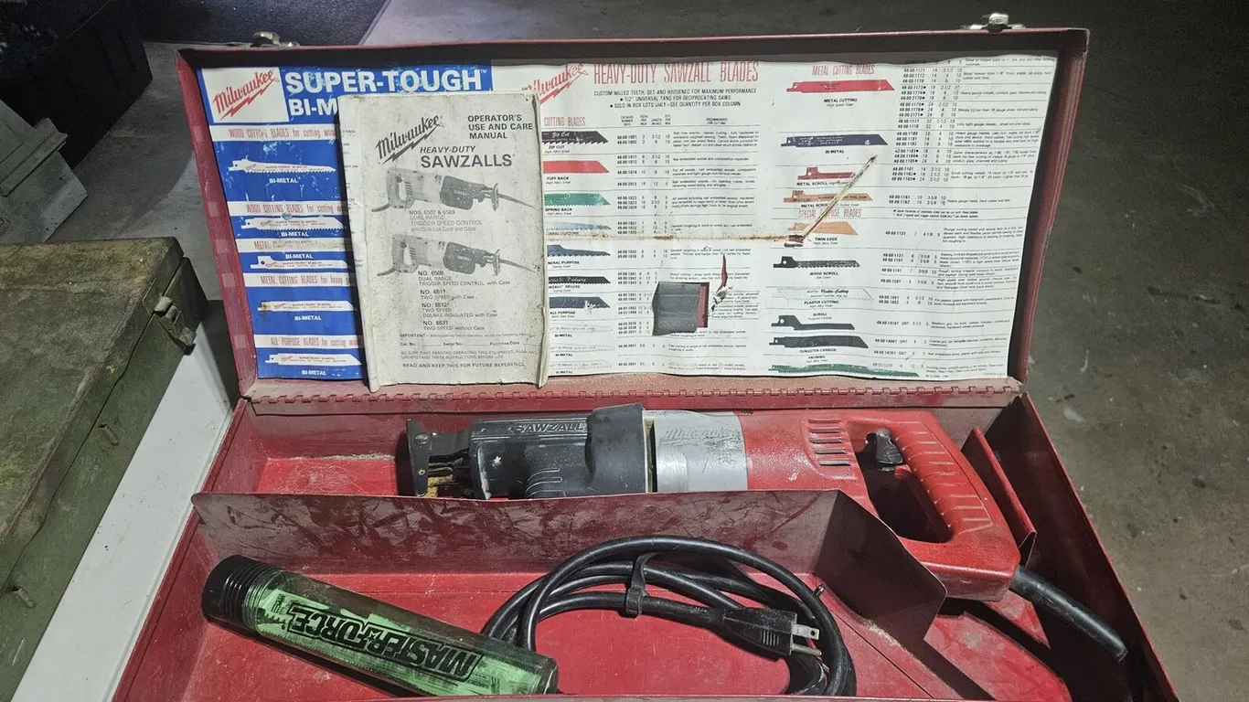 Milwaukee Heavy-Duty Sawzall Reciprocating Saw in Metal Case