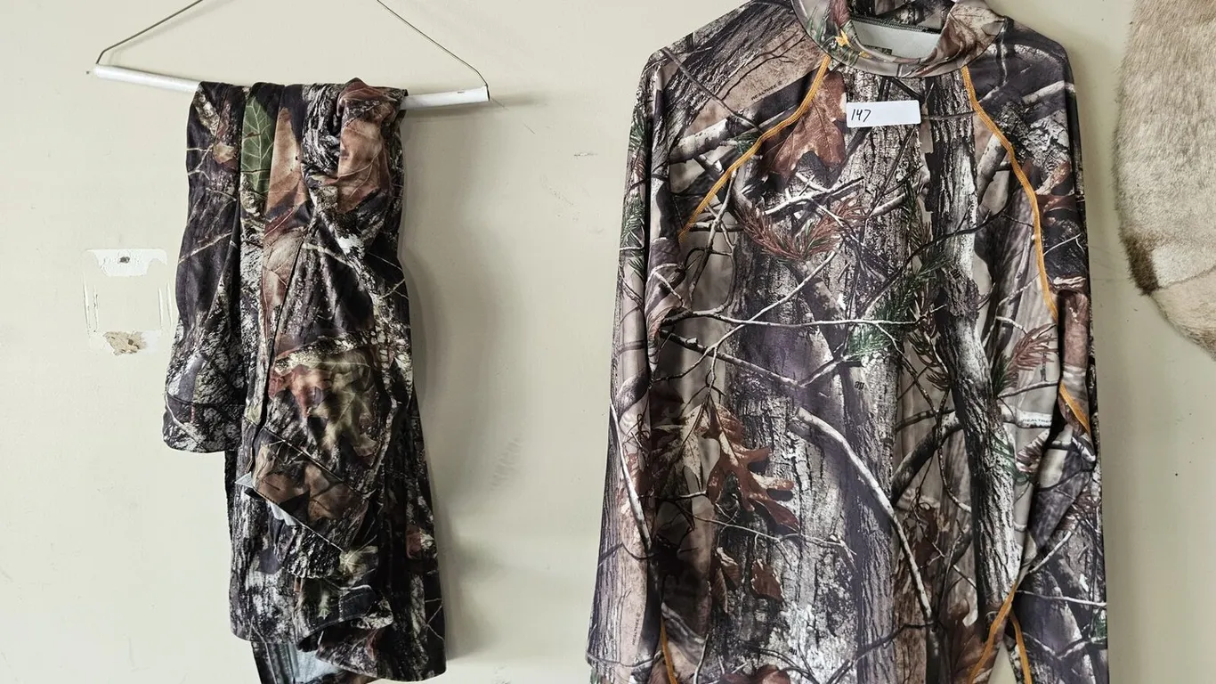 Under Armour Realtree camo 2-piece base layer set, XL
