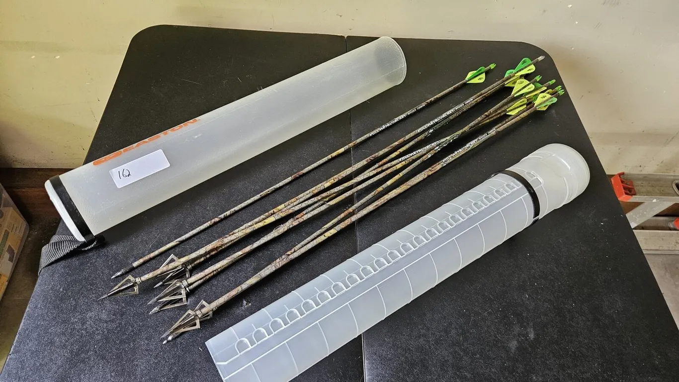 Easton Full Metal Jacket carbon arrows with two piece arrow tube