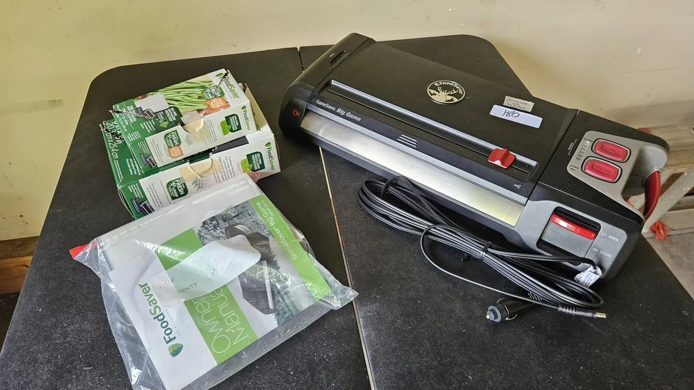 FoodSaver GameSaver Big Game vacuum sealer with bags