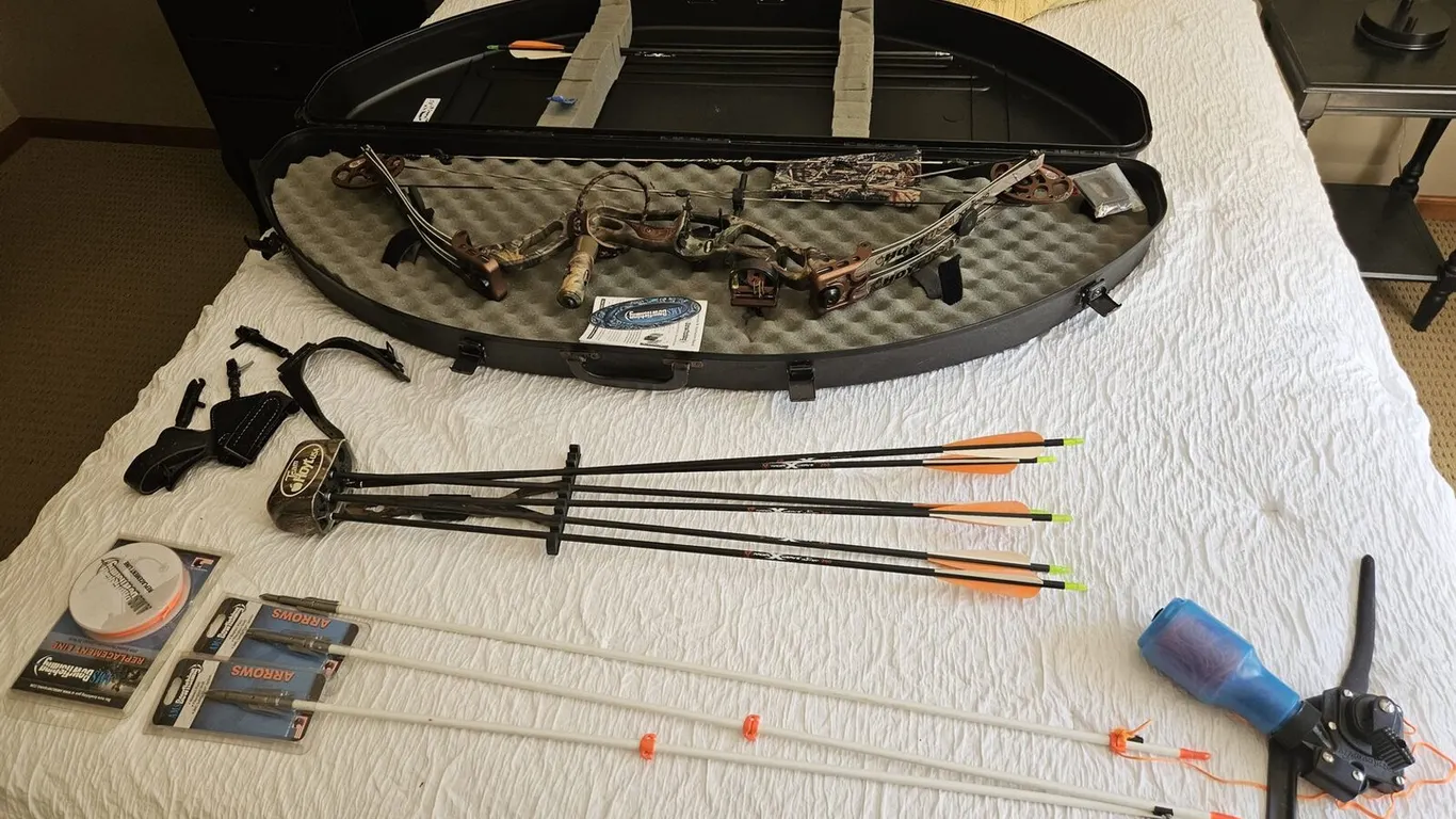 Hoyt SuperTec LH Compound Bow, AMS Bowfishing Reel, Arrows, Case
