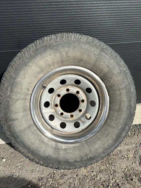 265/75r16 tire and rim