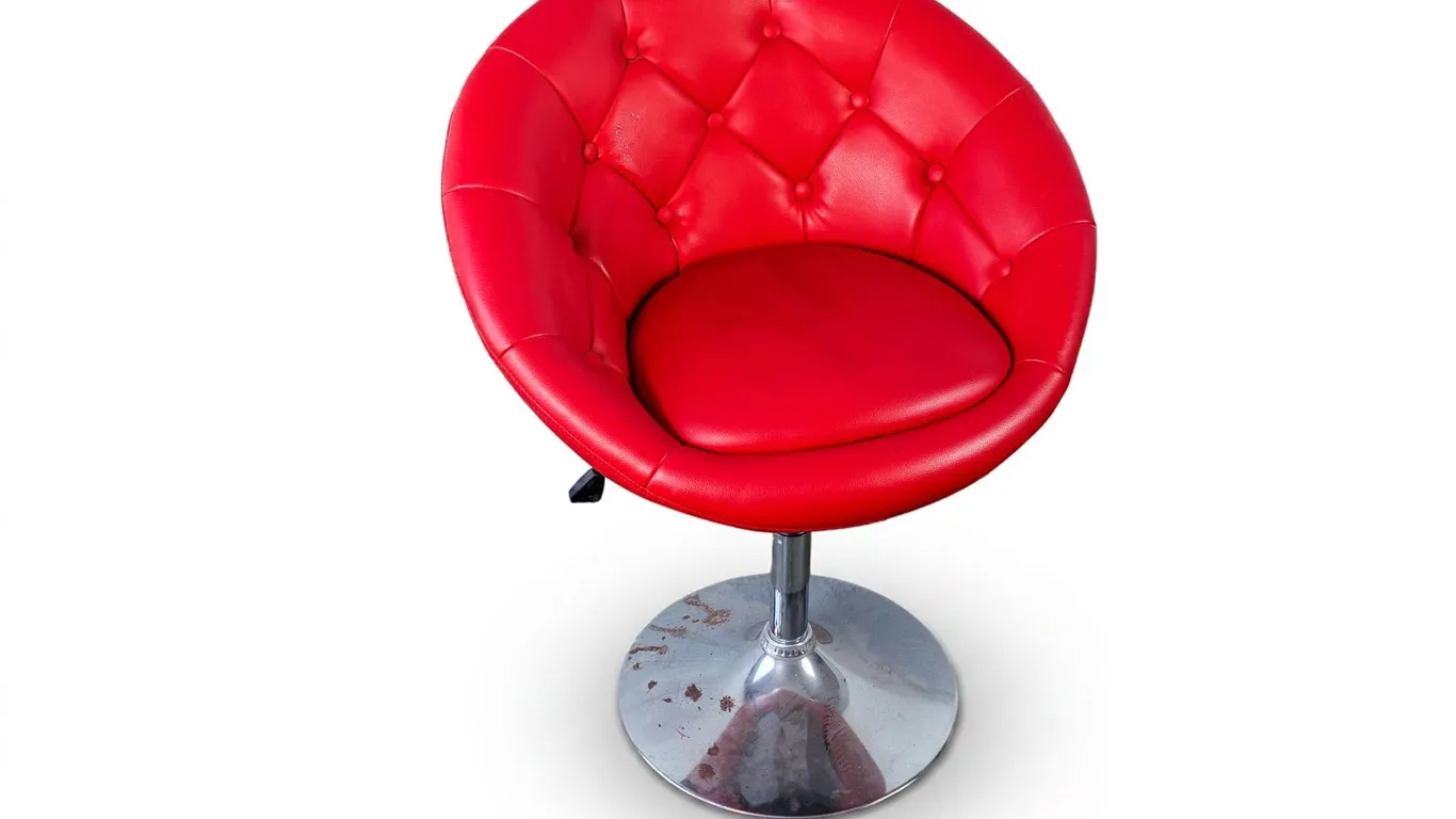 Retro-Style Swivel Tub Chair in Red Faux Leather
