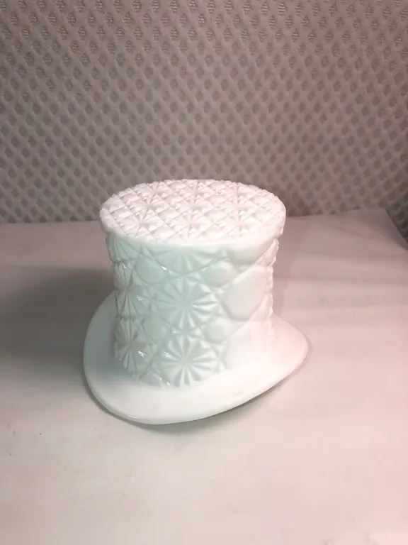 Fenton Daisy and Button Milkglass Top Hat
