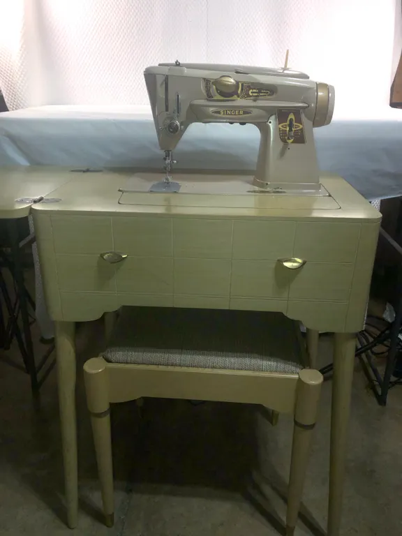 Vintage Singer 500A Rocketeer with Accessories