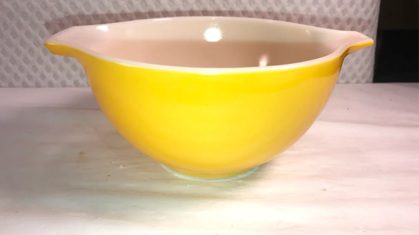 Pyrex Yellow Cinderella Bowl #29 1-1/2 Pint