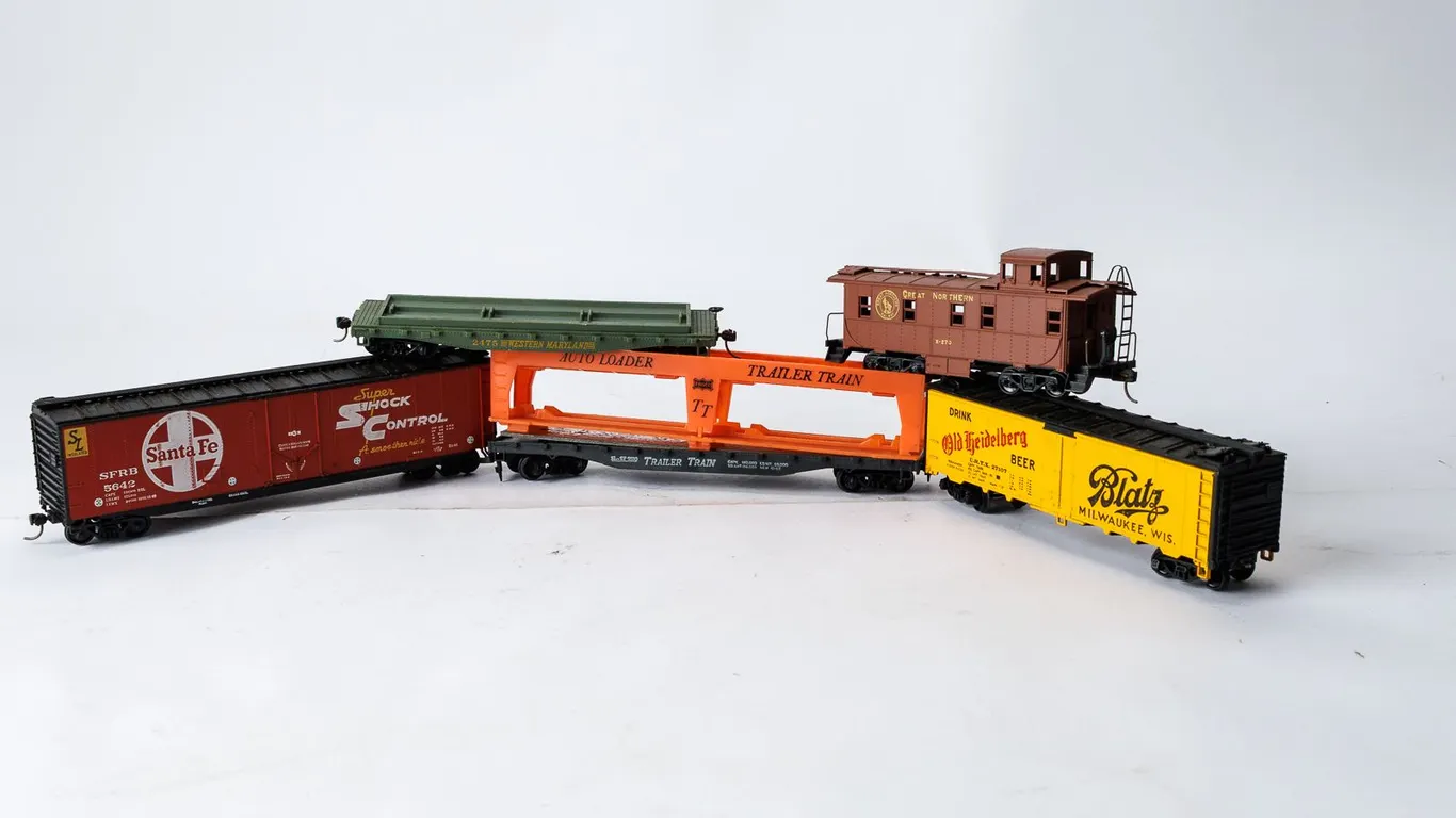HO Scale Model Train Cars