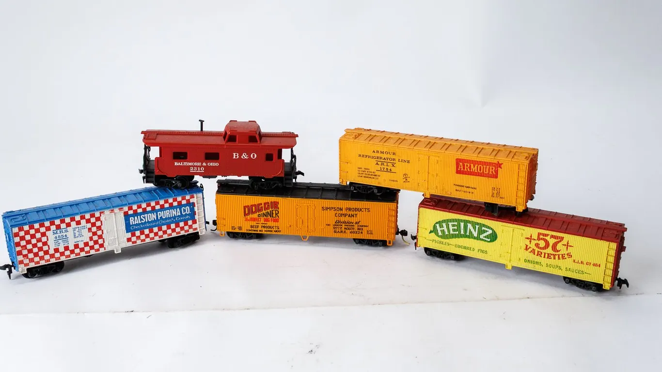 HO Gauge Model Train and Caboose