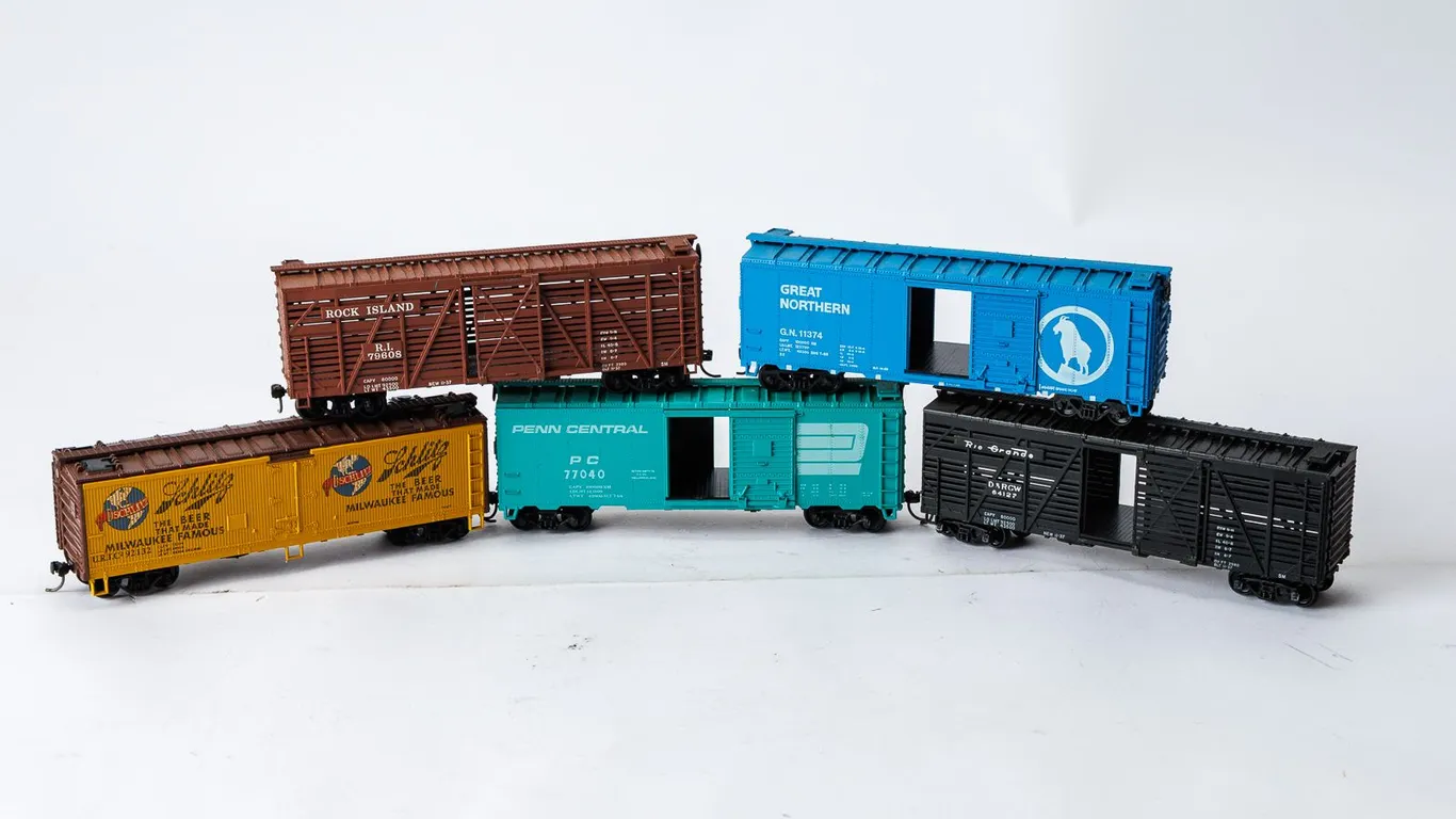HO Scale Model Train Box Cars