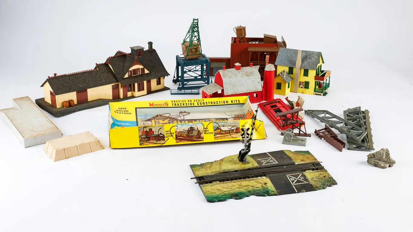 HO Scale Model Train Buildings and Accessories