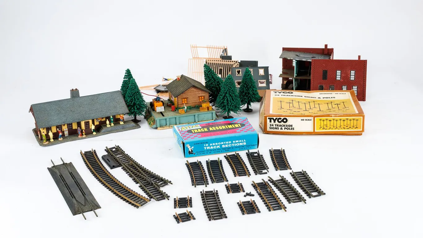 Model Train HO Scale Buildings and Accessories