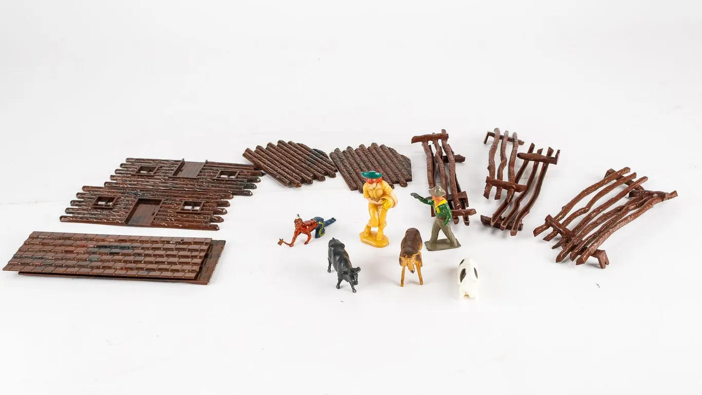 Loose Vintage Bachmann "Log Cabin" Plasticville Model Kit with Additional Figures