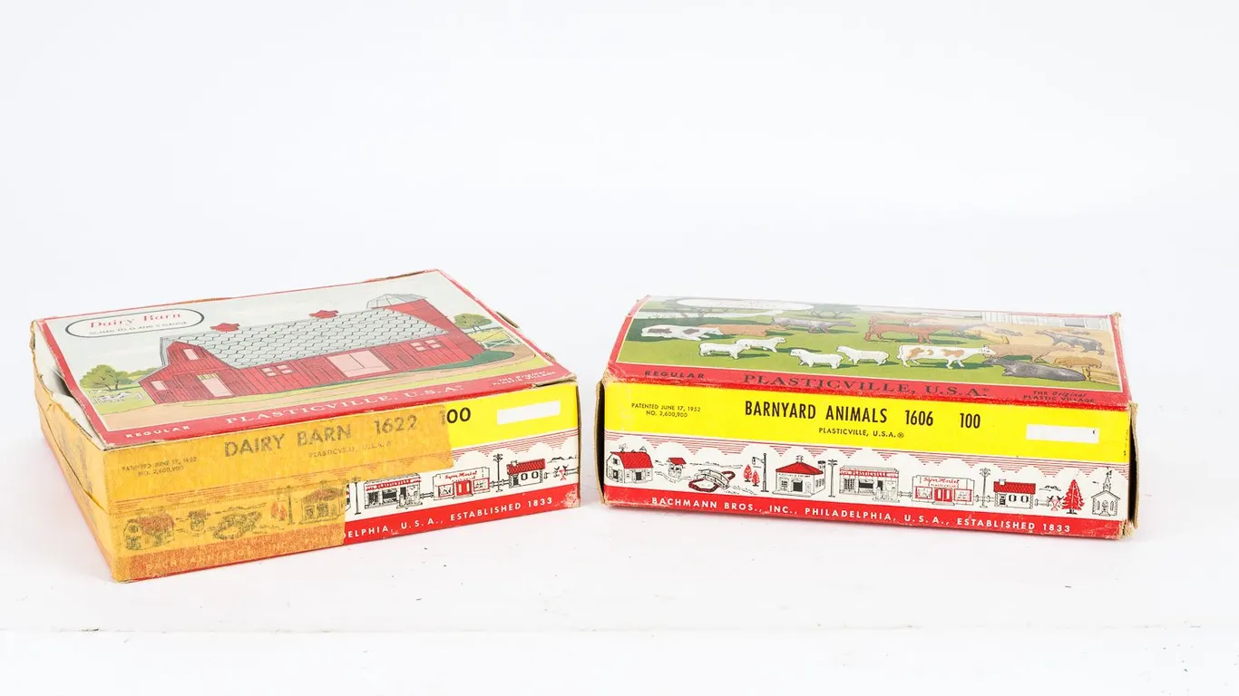 Vintage Bachmann "Dairy Barn" Plasticville Model Set with "Barnyard Animals" Accessory Pack