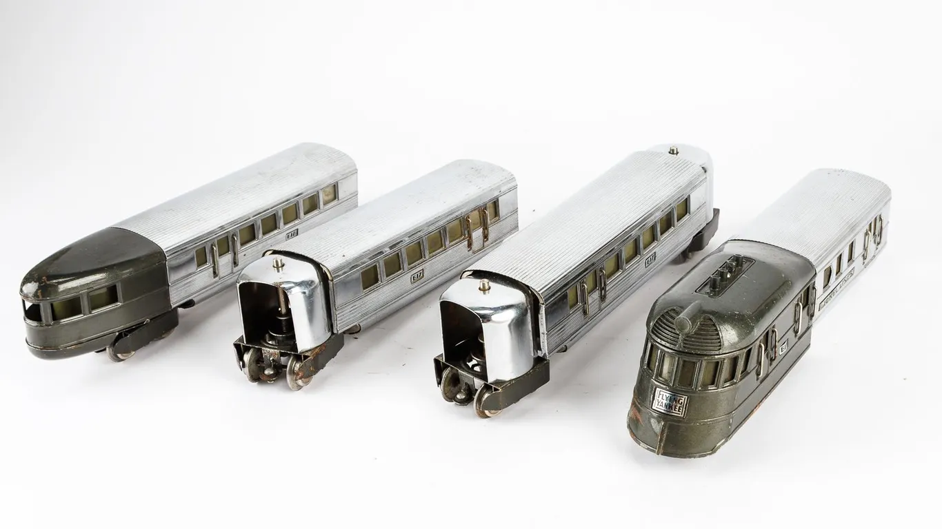 Vintage Lionel Train O Gauge Flying Yankee Diesel Locomotive and Cars