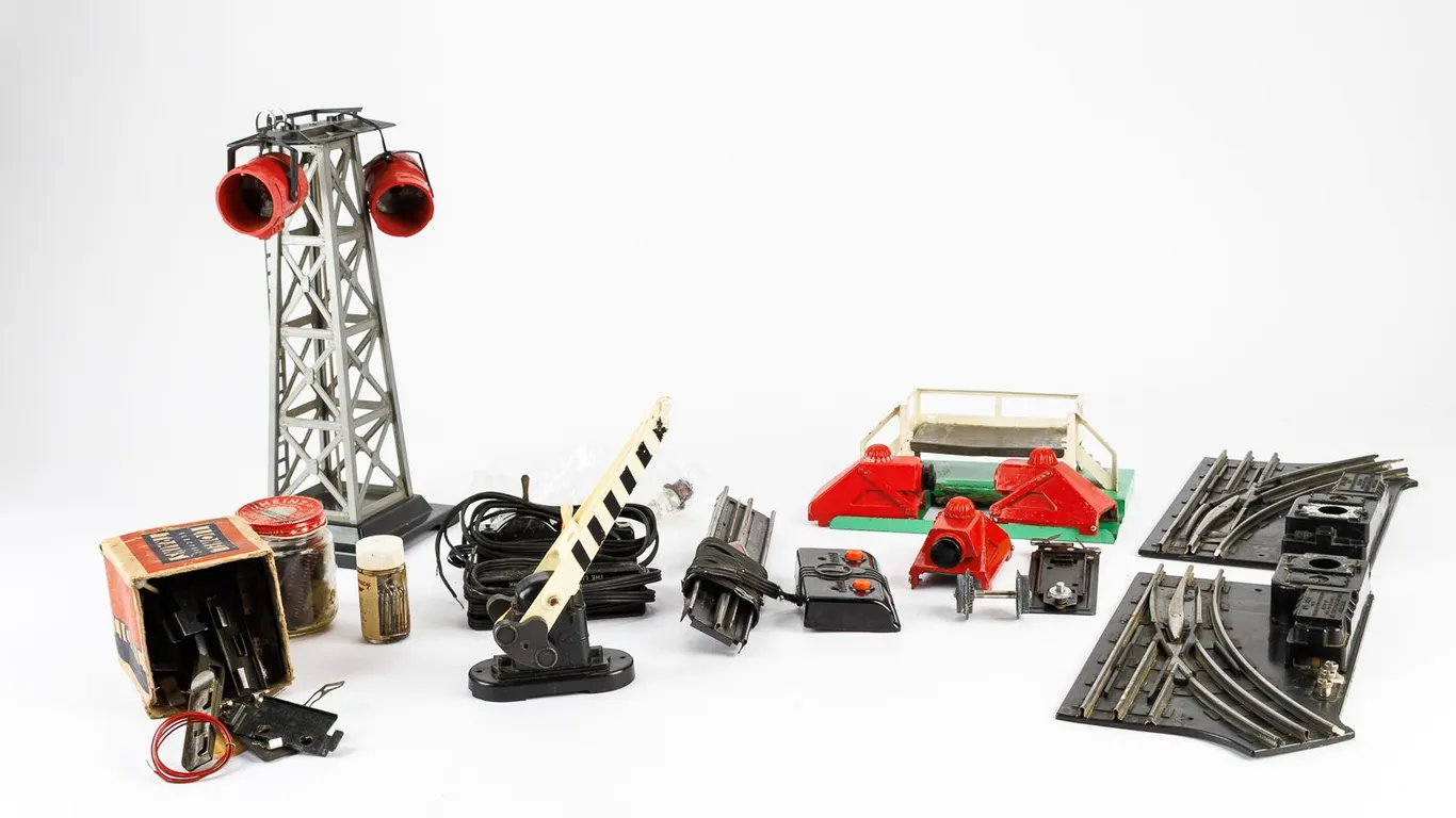Vintage Lionel O Gauge Train Parts