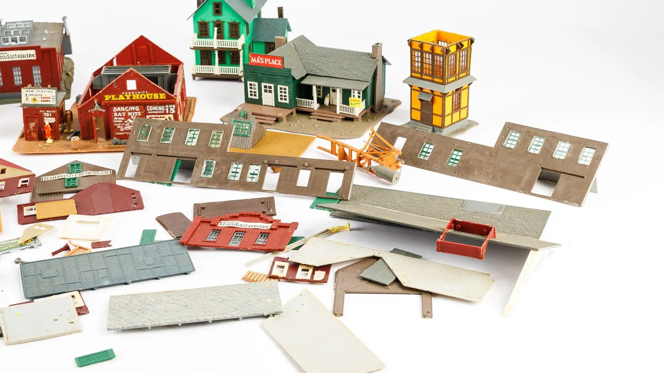 HO Scale Model Train Building Parts and Pieces