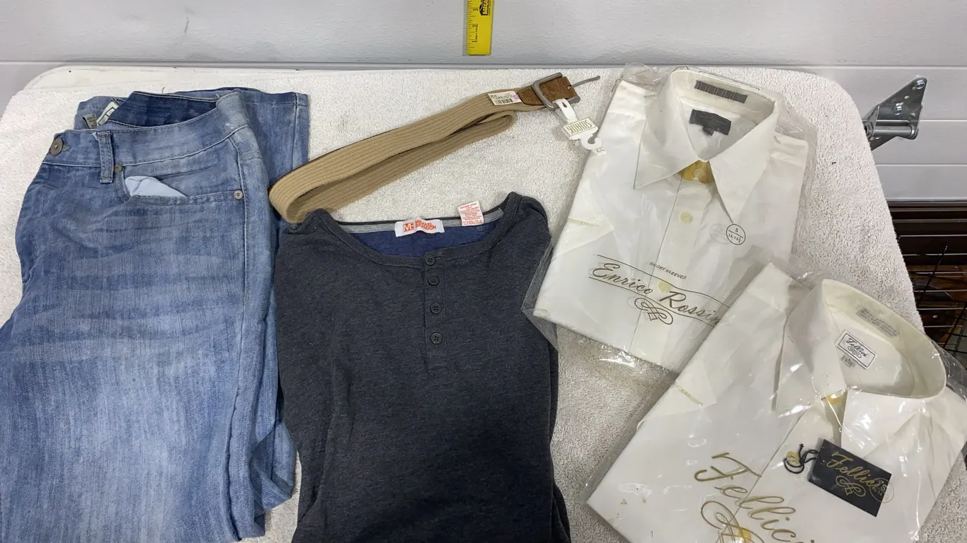 Mens pants(33-30)/ belt(32)/ shirts(sm)