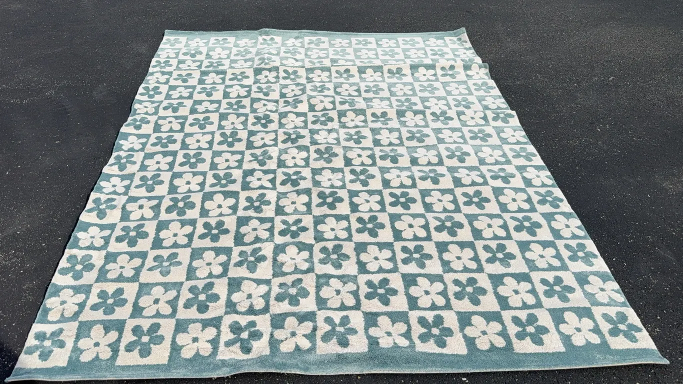*APPEARS NEW* Balta Ambrose Modern Floral 8'x10'2" Area Rug