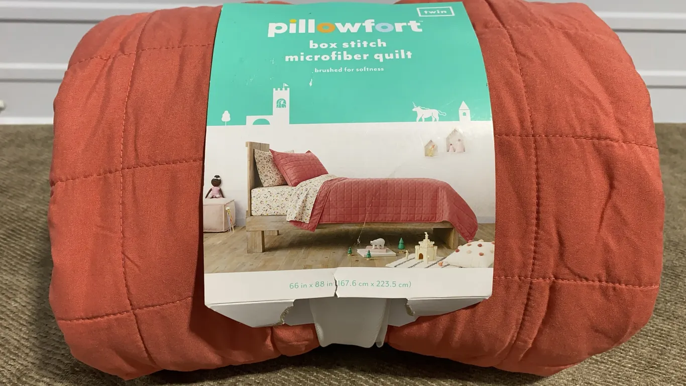 *NEW* Pillowfort Twin Box Stitch Microfiber Kids' Quilt - Faded Rose