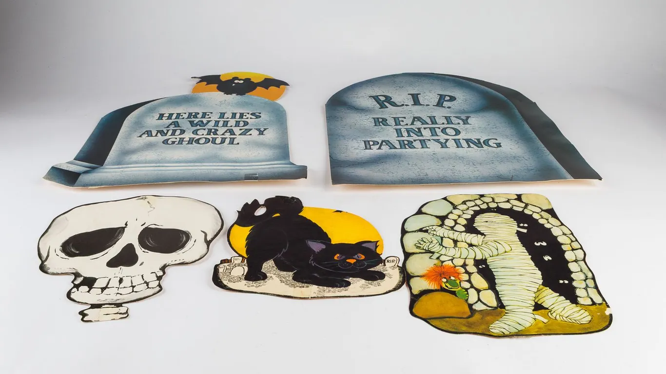 Vintage Halloween Paper Wall Decor