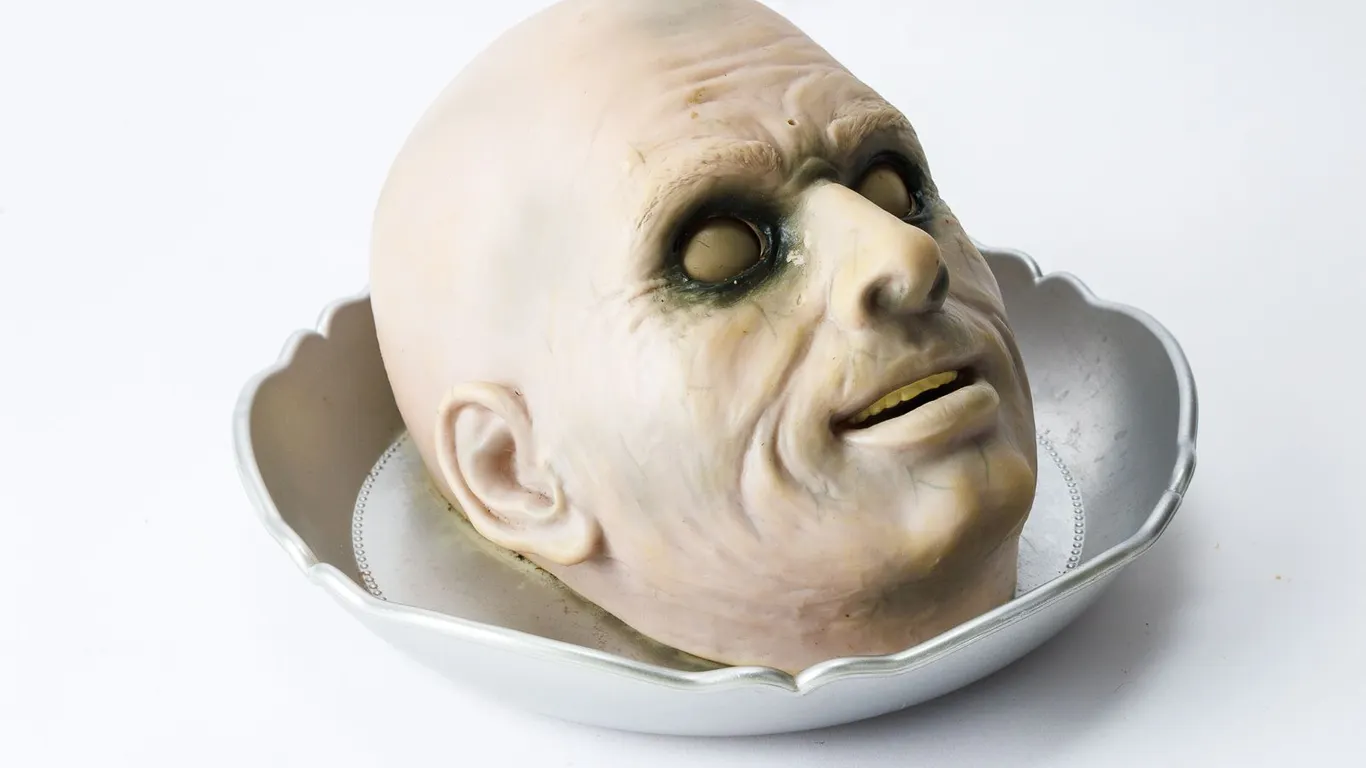 Animatronic Talking Severed Head On A Tray