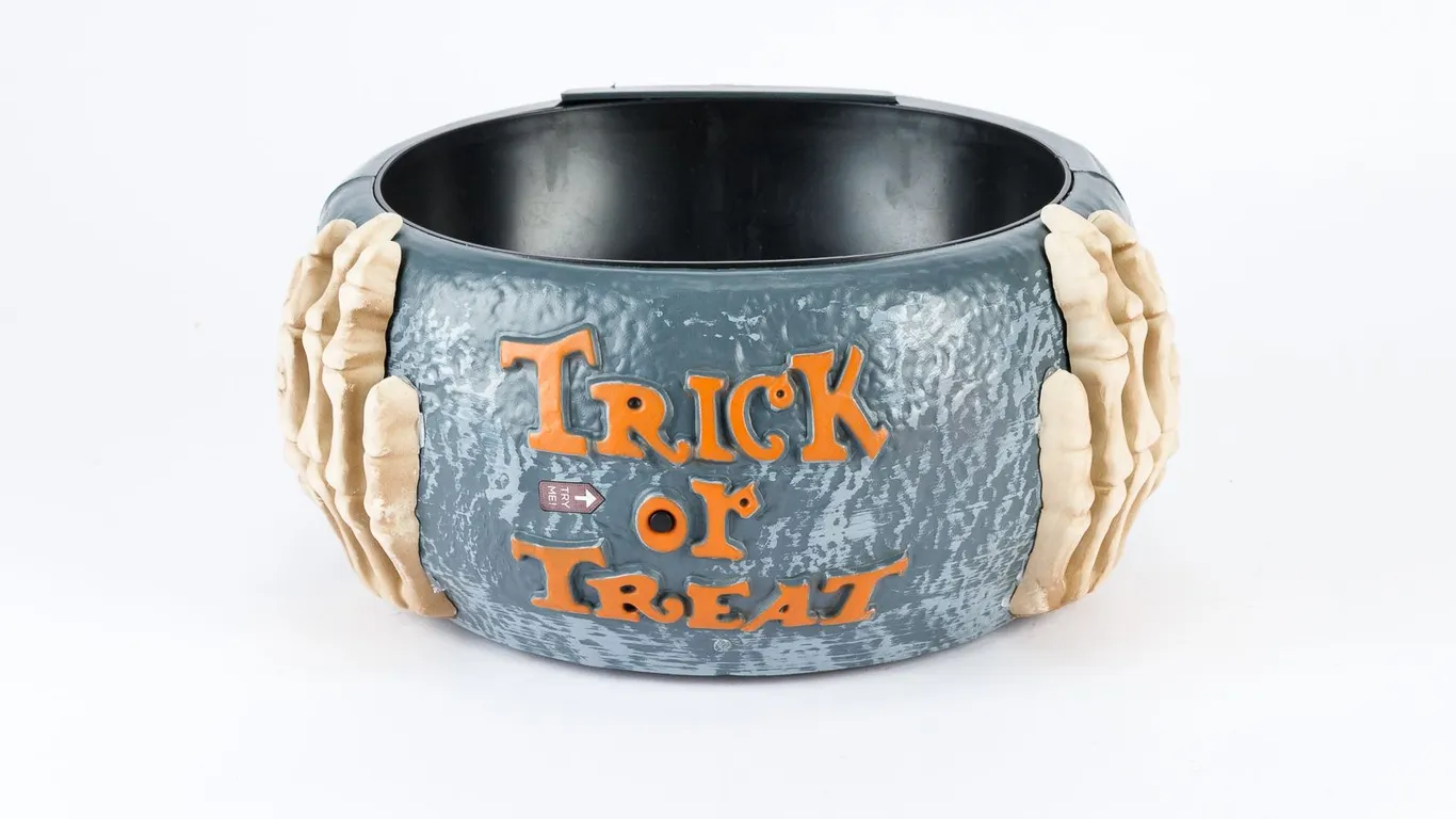 Animated Halloween Trick-or-Treat Dish