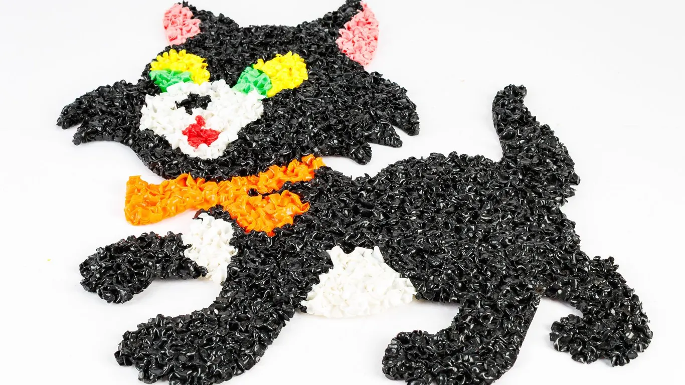 Vintage Popcorn Plastic Black Cat Wall Hanging