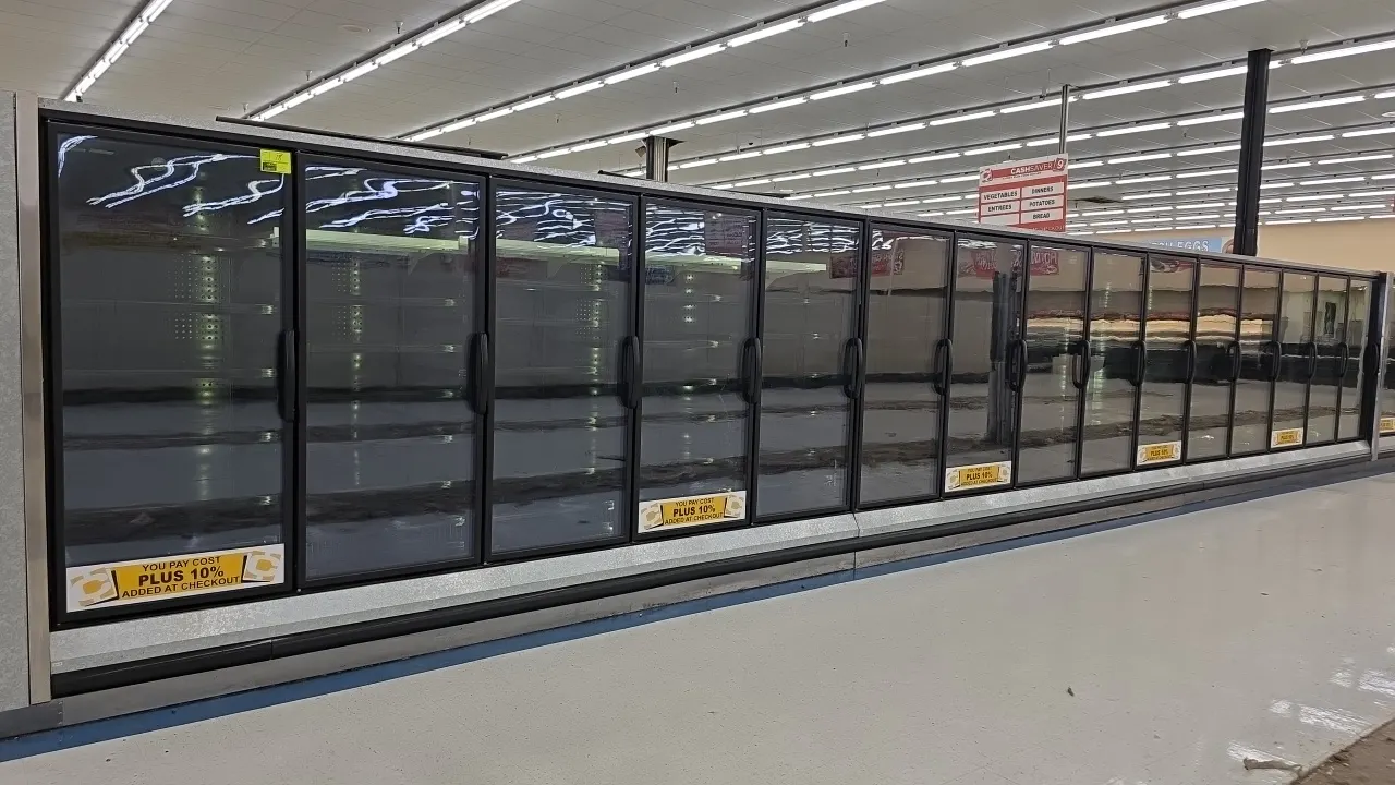 2005 Hussmann RL-5 frozen food glass doors. Features adjustable shelving, LED interior lighting, and electric defrost. Electrical: 120V/208V. Note: Fo