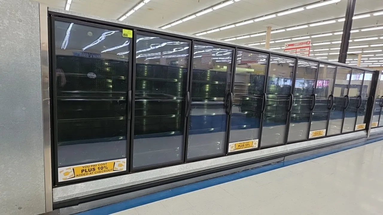 2005 Hussmann RL-5 frozen food glass doors. Features adjustable shelving, LED interior lighting, and electric defrost. Electrical: 120V/208V. Note: Fo
