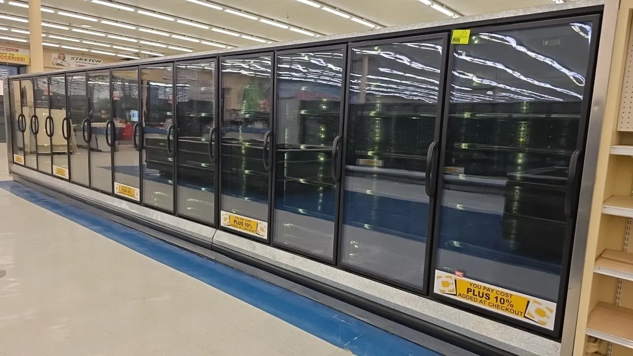 2005 Hussmann RL-4 frozen food glass doors. Features adjustable shelving, LED lighting, and electric defrost. Electrical: 120/208V. Note: For remote r