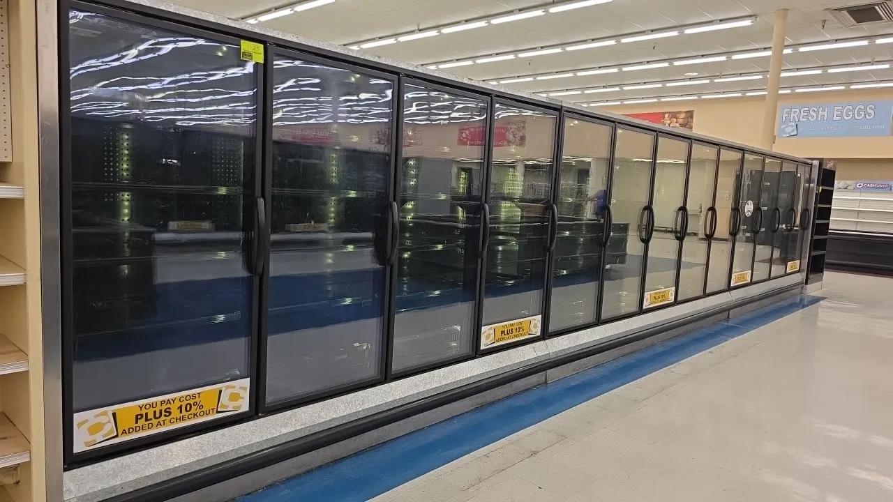 2005 Hussmann RL-4 frozen food glass doors. Features adjustable shelving, LED interior lighting, and electric defrost. Electrical: 120V / 208V. Note: