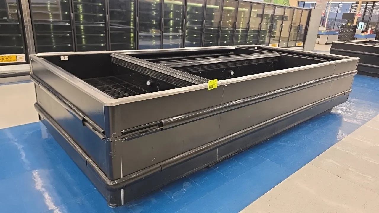 2009 Hussmann FW-8 U double-wide frozen food island merchandisers with end bunkers. Features wire floor racks, center dividers, dial thermometers, and