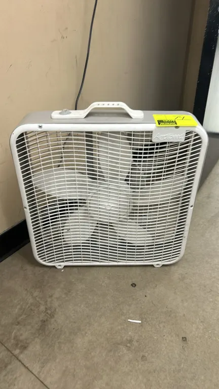 Aerospeed floor box fan. Features a 5-blade design, top-mounted rotary control knob, integrated carry handle, and front and rear safety grilles.