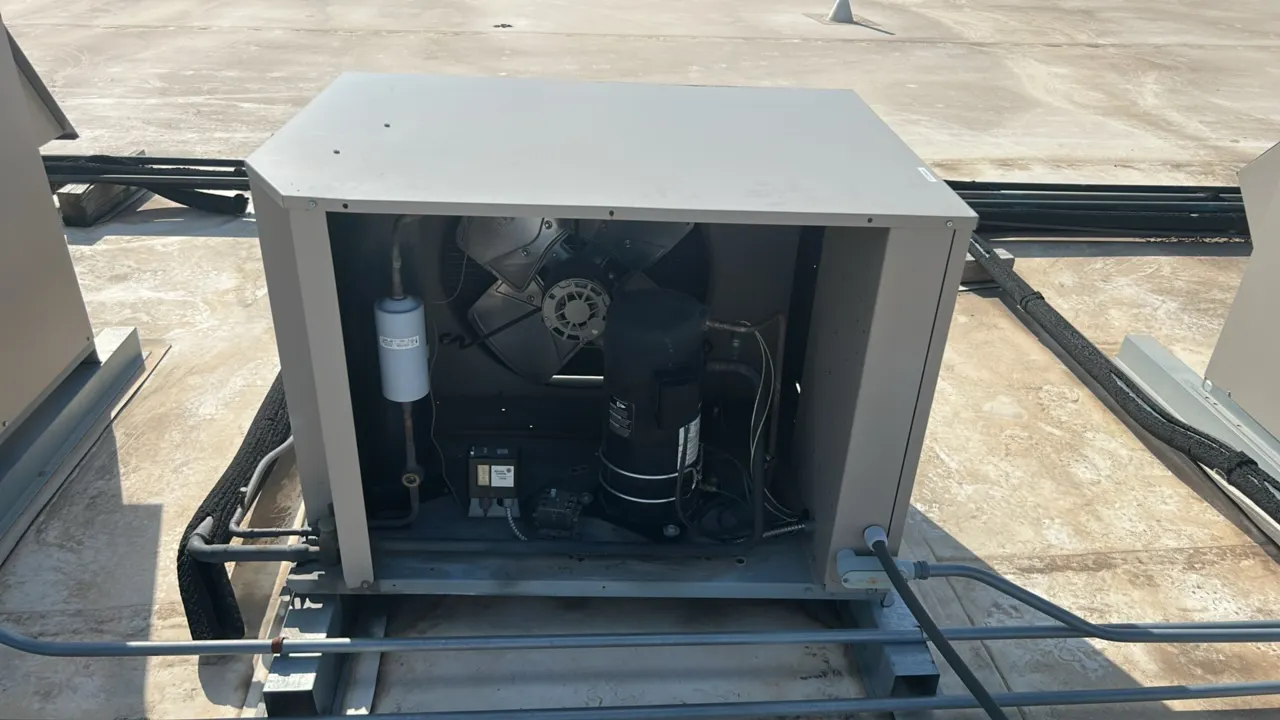 Heatcraft LZT060M6C outdoor condensing unit. Features an outdoor enclosure, Copeland scroll compressor, 1/3 HP condenser fan, and receiver. Rated for