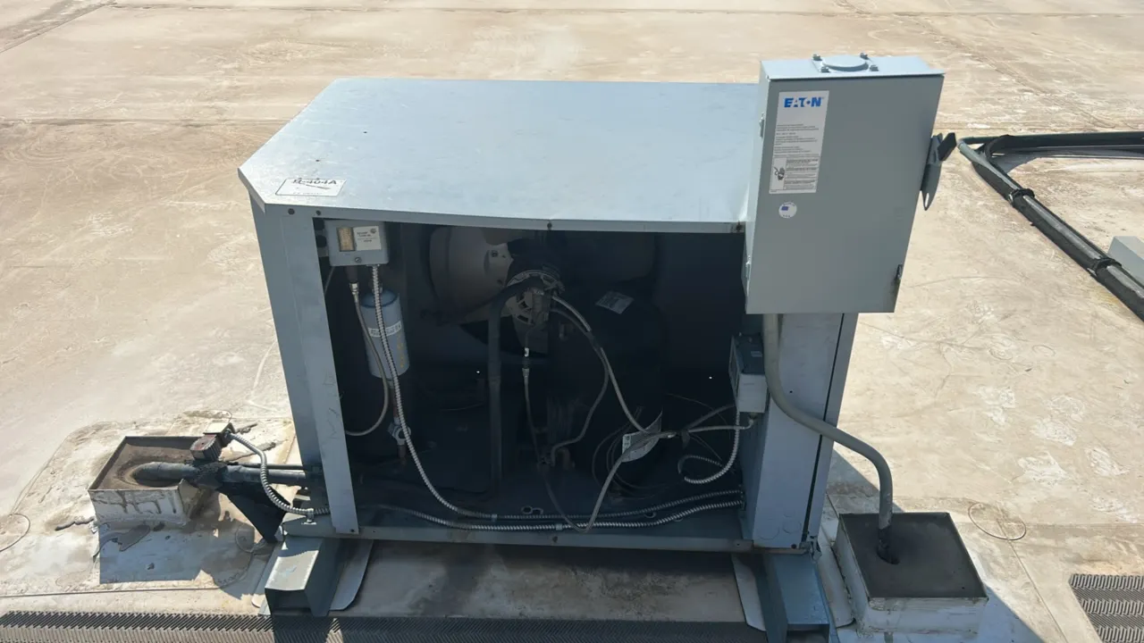 Heatcraft outdoor condensing unit. Features a Copeland scroll compressor, condenser fan, receiver tank, and mounted Eaton disconnect switch in a weath
