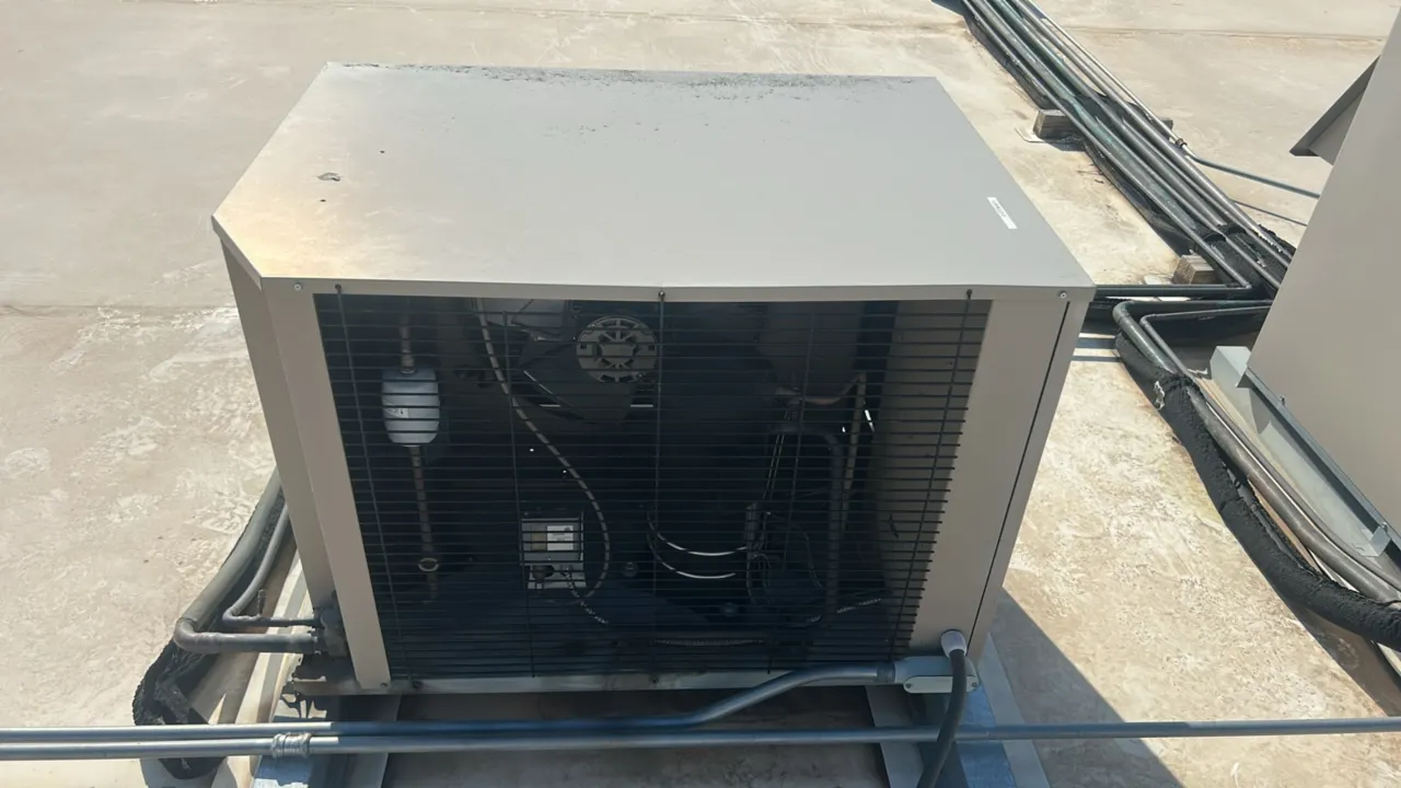 Heatcraft LZT060M6C outdoor condensing unit. Features a Copeland compressor, condenser coil with fan, and weatherproof enclosure. Designed for R-404A,