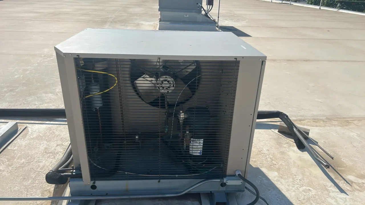 Heatcraft LZT0650M6C outdoor condensing unit. Features Copeland compressor, 1/3 HP condenser fan motor, protective weather cabinet, and R404A refriger