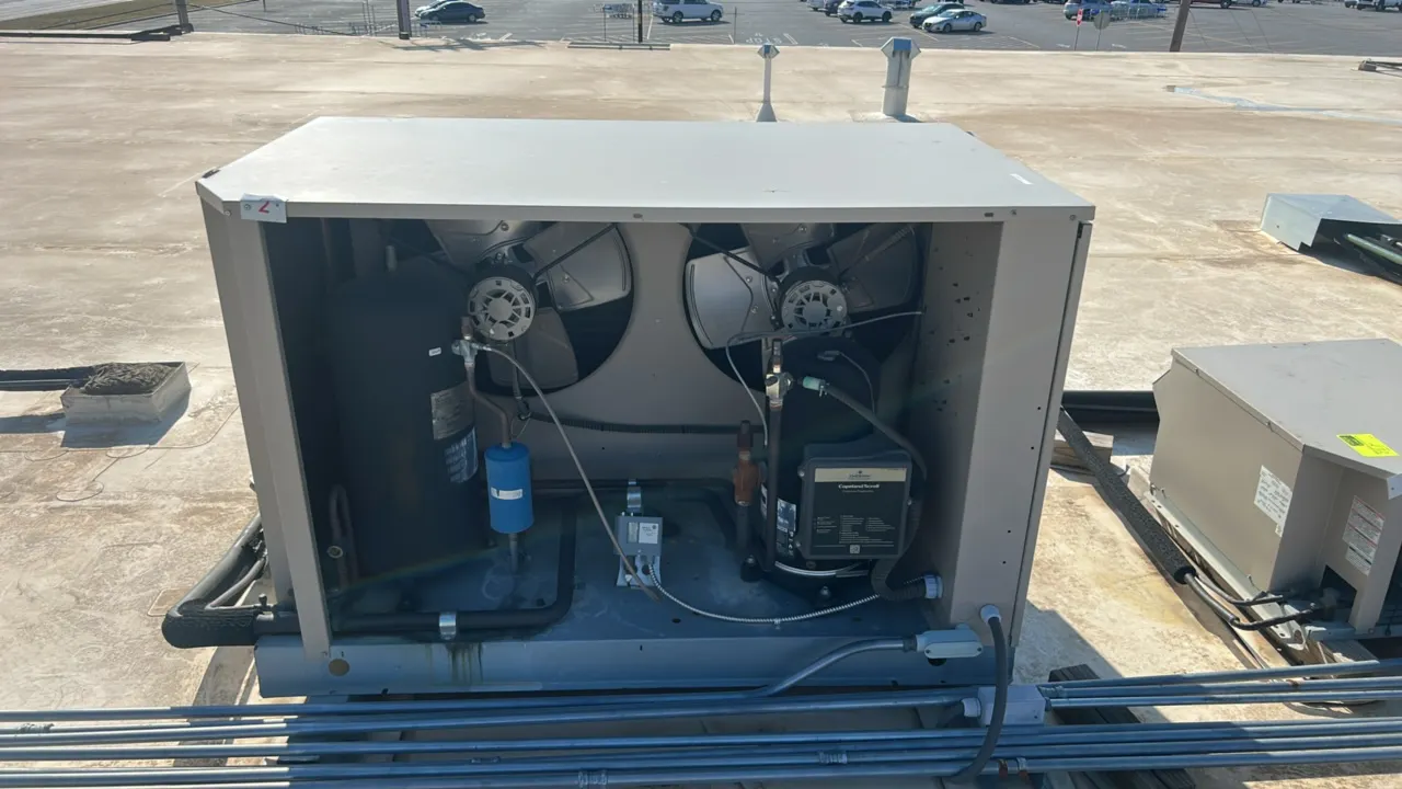 Heatcraft LZT0700M6C outdoor condensing unit. Features a Copeland scroll compressor, dual condenser fans, and a Westermeyer component. Designed for R-