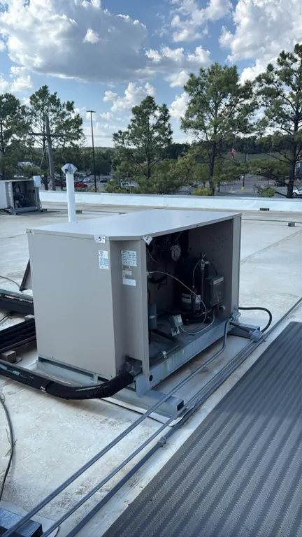 Heatcraft LZT0750M6C medium-temperature outdoor condensing unit. Features Copeland Scroll compressor, dual condenser fans, and weather-resistant enclo