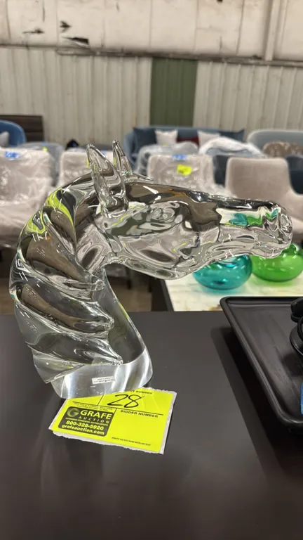 Global Views 6.60211 glass thoroughbred horse head. Features clear glass construction and a flat base. Made in Poland. Includes manufacturer box. 10"