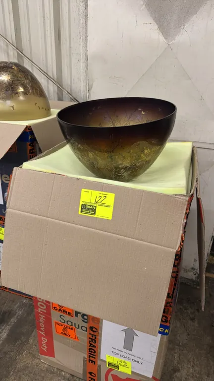 A Decorative Etched Glass Bowl. (Sabbia Gallery) An art glass bowl featuring an etched landscape design of trees, branches, and birds against an amber