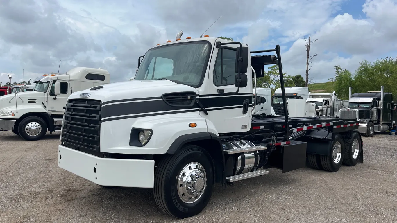 2014 FREIGHTLINER 114SD TANDEM AXLE ROLLBACK TRUCK VIN: 1FVHG3CY9EHFS6161