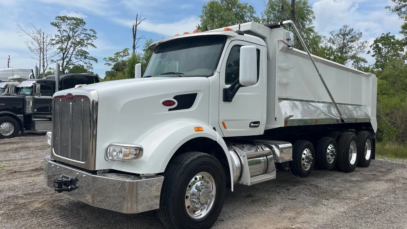 2015 PETERBILT 567 QUAD AXLE DUMP TRUCK VIN: 1NPCL40X6FD287413
