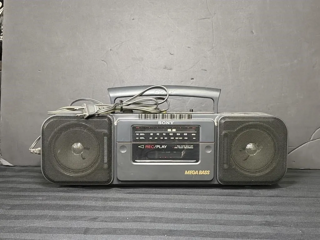 Vintage Sony CFS-208 Portable AM/FM