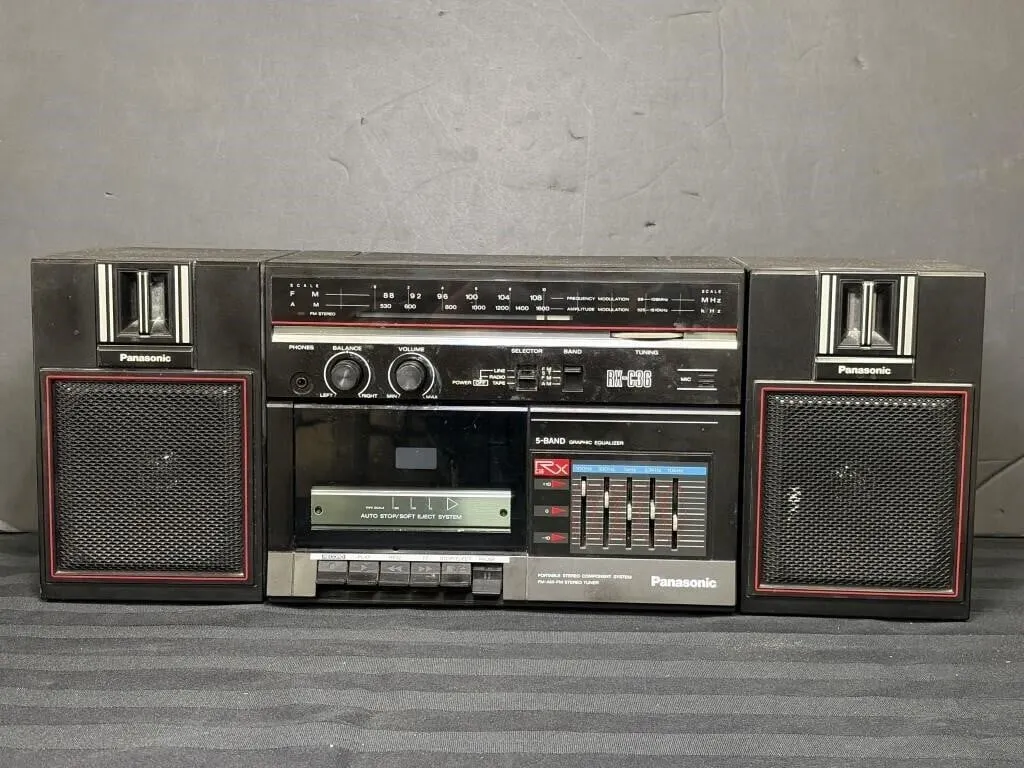 Vintage Panasonic RX-C36 AM/FM stereo radio and