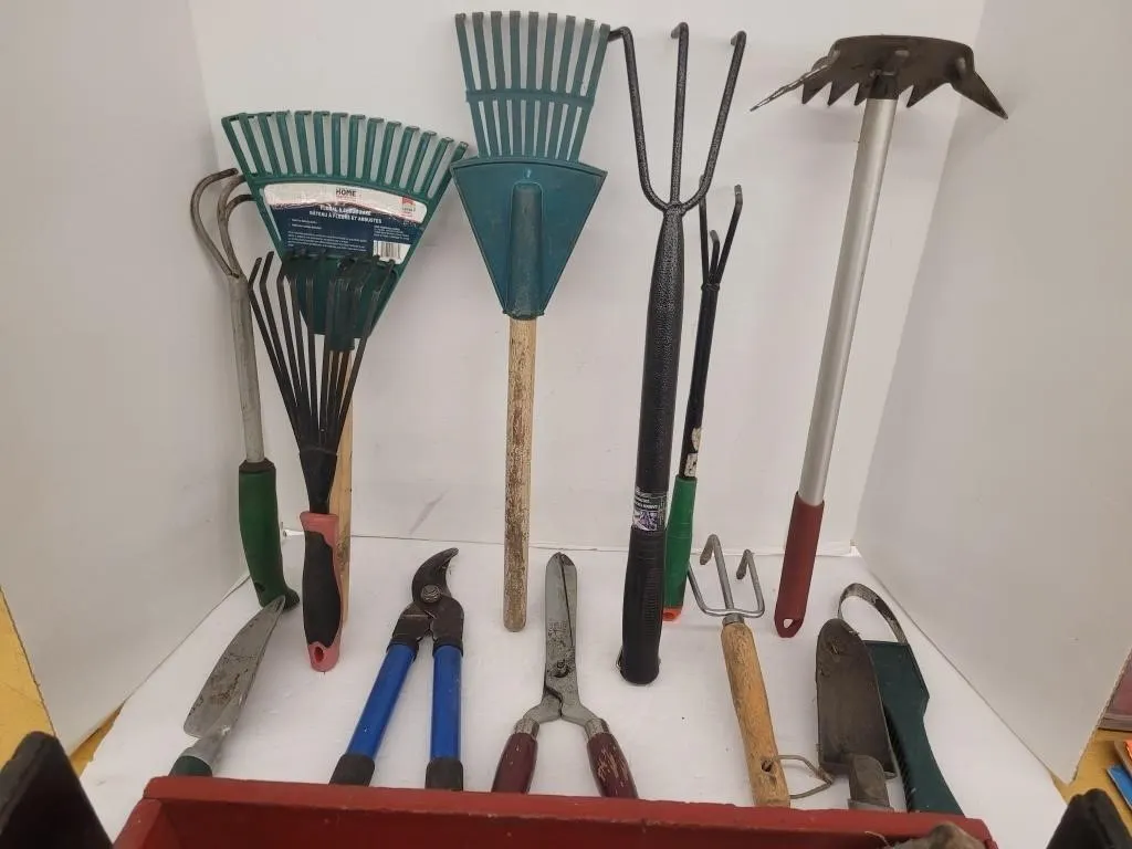 Small Gardening Tools In wood Box Incl Brush