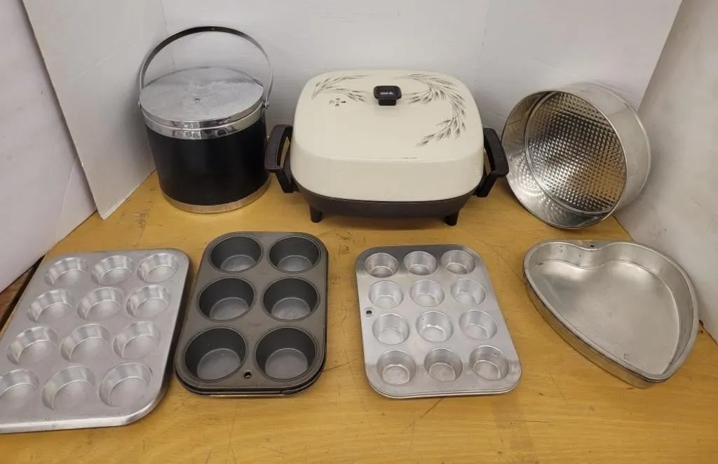 12" Black & Decker Electric Frypan, Ice Box,