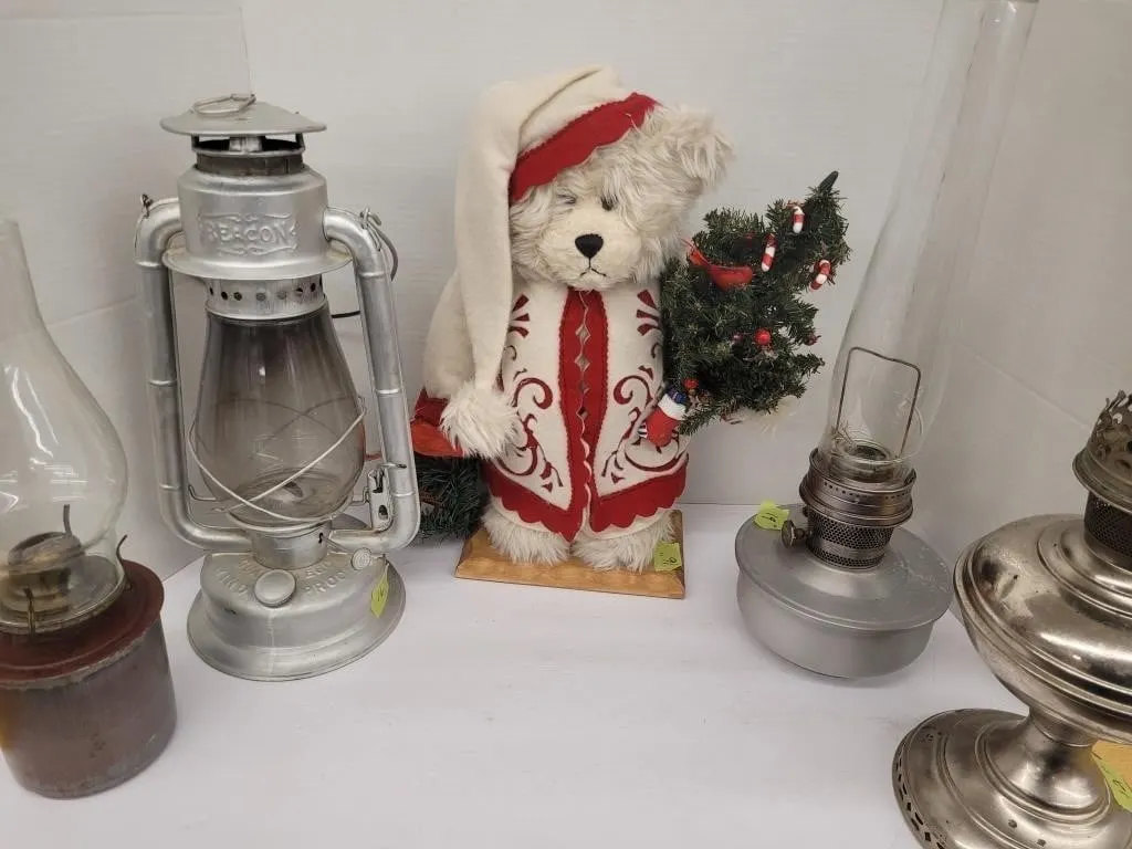 16" Xmas Bear, Various Oil Lamps