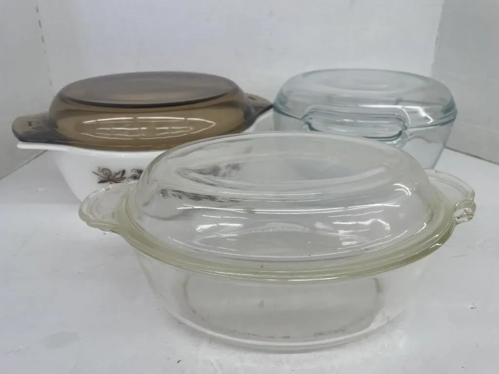 Three vintage Pyrex and Fire King casserole