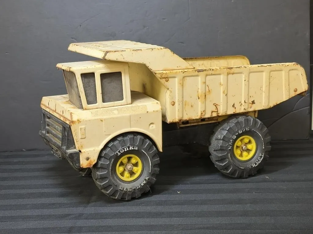 Vintage Metal Tonka Dump-truck